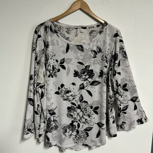 ELLE Women’s XL Gray Black Floral Blouse 3/4 Split Bell Sleeve Stretch Cottage